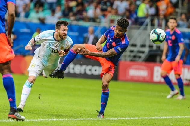 June 15, 2019 - Brazil - BA - COPA AMERICA ARGENTINA X COLOMBIA - ESPORTES - , da Argentina, em lance com da ColoÂ mbia durante partida valida pelo Grupo B da Copa America 2019, na Arena Fonte Nova, em Salvador, neste sabado (15). Foto: AGB Copa America ARG X COL - ZUMAb158 20190615_zap_b158_047 Copyright: xGeraldoxBubniakx