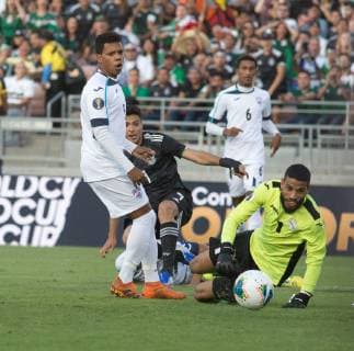 Cuba s Goal keeper Sandy Sanchez tries to stop the ball against Mexico, during the first half of their Concacaf Gold Cup game at the Rose Bowl in Pasadena, California on Saturday 15 June 2019. Mexico - Cuba !ACHTUNG: NUR REDAKTIONELLE NUTZUNG!  Copyright: xARMANDOxARORIZOx AME3868 20190616-636962604649614097
