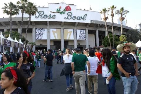 June 15, 2019 EUM20190615DEP03 JPG CIUDAD DE MEXICO SoccerSeleccion Mexicana 15 de junio de 2019 Aspectos de los aficionados mexicanos previo al partido entre la Seleccion Mexicana y la de Cuba, disputa de la Copa Oro en el estadio Rose Bowl Foto Agencia EL UNIVERSALEELG Latin News June 15, 2019  - ZUMAu78_ 20190615_zaf_u78_046 Copyright: xElxUniversalx
