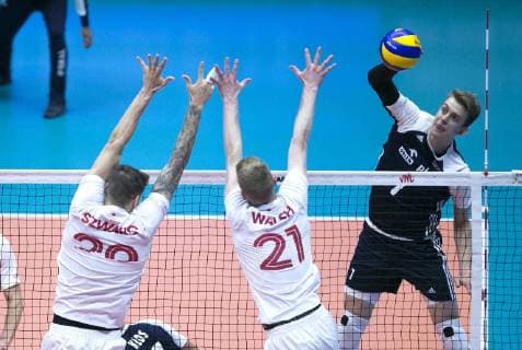 (190616) -- URMIA, June 16, 2019 -- Artur Szalpuk (R) of Poland spikes the ball during the FIVB Volleyball Nations League match between Canada and Poland in Urmia, Iran, June 16, 2019. Poland won 3-1. ) (SP)IRAN-URMIA-FIVB VOLLEYBALL LEAGUE-POLAND VS CANADA AhmadxHalabisaz 