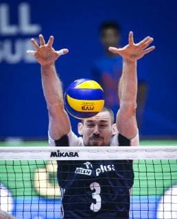 (190616) -- URMIA, June 16, 2019 -- Dawid Konarski of Poland blocks during the FIVB Volleyball Nations League match between Canada and Poland in Urmia, Iran, June 16, 2019. Poland won 3-1. ) (SP)IRAN-URMIA-FIVB VOLLEYBALL LEAGUE-POLAND VS CANADA AhmadxHalabisaz 