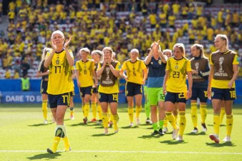 Fußball, WM Damen, Schweden - Thailand 190616 Caroline Seger and team mates recognize the audience after the FIFA Women s World Cup match between Sweden and Thailand on June 16, 2019 in Nice. Photo: Simon Hastegard Bildbyran Kod SH 180073 bbeng fotboll football fotball soccer dam women kvinner frankrike france vm vm 2019 verdensmesterskap världsmästerskap fifa women s world cup 2019 world cup sweden sverige thailand *** 190616 Caroline Seger and team mates recognize the audience after the FIFA Womens World Cup match between Sweden and Thailand on June 16, 2019 in Nice Photo Simon Hastegard Image Source Code SH 180073 bbeng soccer football soccer soccer dam women women france france world Cup 2019 world championship world championship fifa womens world cup 2019 world cup sweden sweden thailand,  Copyright: SIMONxHASTEGARD BB190616SH099