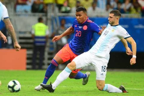 15th June 2019, Arena Fonte Nova, Salvador, Bahia, Brazil; Copa America International Football tournament, Argentina versus Colombia; Guido Rodr& xed;guez of Argentina challenges Roger Mart& xed;nez of Col& xf4;mbia  ActionPlus12144858 AndersonxStevens