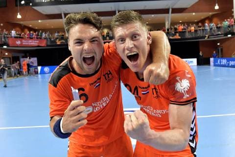 Handball, EM Quali, Niederlande - Lettland Handbal Nederland v Letland 16-06-2019: Handbal: Mannen Nederland v Letland: Lelystad EK2020 kwalificatie, Nederland - Letland Nederland haalt sinds 1961 weer een hoofdtoernooi en viert feest Dani Baijens 6 (NED) en Jeffrey Boomhouwer 24 (NED)
