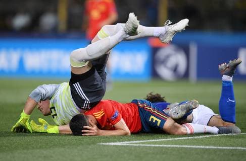 FOOTBALL UEFA U21 EUROPEAN CHAMPIONSHIP 2019 in Italy Italy Spain 16 06 2019 Collision Goalkeeper Unai Simon li, Spain and Aaron Martin Mitte, Spain and Nicole Zaniolo re, Italy
