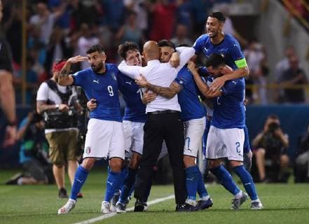 FOOTBALL UEFA U21 EUROPEAN CHAMPIONSHIP 2019 in Italy Italy Spain 16 06 2019 JUBEL Italy after the goal to 3 1 Patrick Cutrone, Federico Chiesa, coach Luigi Di Biagio, scorers Lorenzo Pellegrini, Rolando Mandragora and Arturo Calabresi v li