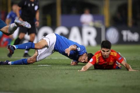 Lorenzo Pellegrini of Italy clashes with Carlos Soler of Spain in the penalty area earning a penalty following a VAR decision during the UEFA Under-21 Championship 2019 match at Renato Dall Ara, Bologna. Picture date: 16th June 2019. Picture credit should read: Jonathan Moscrop Sportimage EDITORIAL USE ONLY. No use with unauthorised audio, video, data, fixture lists, club league logos or live services. Online in-match use limited to 120 images, no video emulation. No use in betting, games or single club league player publications. SPI-0100-0051