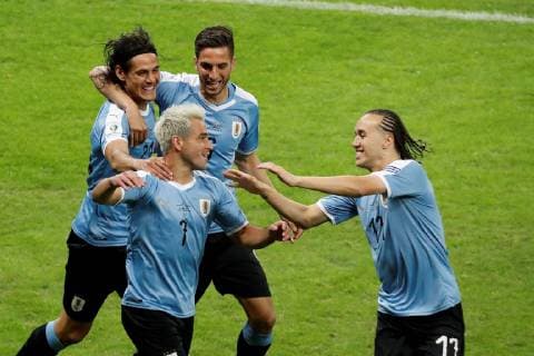 Uruguayan Nicolas Lodeiro (L) celebrates with his teammates after scoring the 1-0 lead during the Copa America 2019 Group C soccer match between Uruguay and Ecuador, at Mineirao Stadium in Bello Horizonte, Brazil, 16 June 2019. Uruguay vs. Ecuador !ACHTUNG: NUR REDAKTIONELLE NUTZUNG!  Copyright: xPauloxFonsecax SCA0523 20190617-636963275284720897