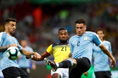 Uruguayan José María Giménez (R) vies for the ball with Ecuadorian Gabriel Achilier (C) during the Copa America 2019 Group C soccer match between Uruguay and Ecuador, at Mineirao Stadium in Bello Horizonte, Brazil, 16 June 2019. Uruguay vs. Ecuador !ACHTUNG: NUR REDAKTIONELLE NUTZUNG!  Copyright: xYurixEdmundox SCA0534 20190617-636963301153909421