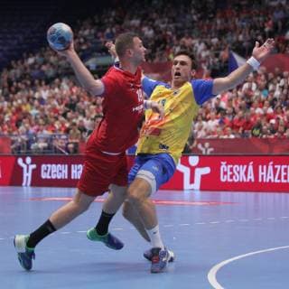 Zaverecne utkani skupiny 5 kvalifikace o postup na ME 2020 hazenkaru mezi Ceskou republikou a Bosnou a Hercegovinou, 16. cervna 2019 v Ostrave. Zleva Tomas Babak z Ceske republiky a Ivan Karacic z Bosny a Hercegoviny. CTKPhotoP201906160481801  SZN 04