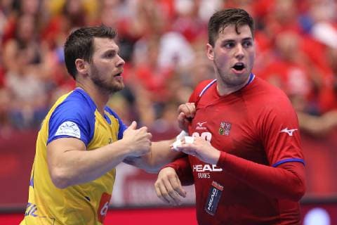 Zaverecne utkani skupiny 5 kvalifikace o postup na ME 2020 hazenkaru mezi Ceskou republikou a Bosnou a Hercegovinou, 16. cervna 2019 v Ostrave. Zleva Mirsad Terzic z Bosny a Hercegoviny a Leos Petrovsky z Ceske republiky. CTKPhotoP201906160537401  SZN 20