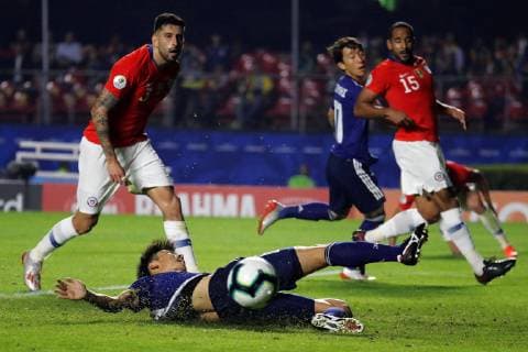 Fußball, Copa America, Japan - Chile Takefusa Kubo (C) of Japan in action during the Copa America 2019 Group C soccer match between Japan and Chile, at Morumbi Stadium in Sao Paulo, Brazil, 17 June 2019. Japan vs. Chile !ACHTUNG: NUR REDAKTIONELLE NUTZUNG!  Copyright: xPauloxWhitakerx SCA0698 20190618-636964225057107216