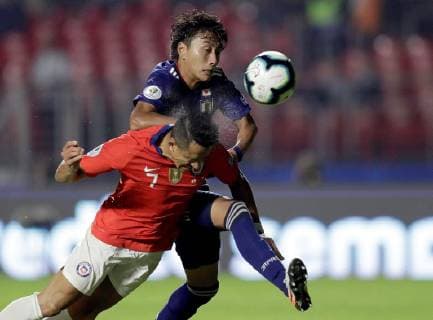 Fußball, Copa America, Japan - Chile Alexis Sanchez (L) of Chile scores the 0-3 lead during the Copa America 2019 Group C soccer match between Japan and Chile, at Morumbi Stadium in Sao Paulo, Brazil, 17 June 2019. Japan vs. Chile !ACHTUNG: NUR REDAKTIONELLE NUTZUNG!  Copyright: xFernandoxBizerrax SCA06119 20190618-636964245832181102