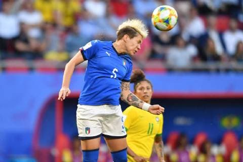 Elena Linari Italy 5 heads the ball, 18 06 2019, Valenciennes France , Football, FIFA Womens World Cup 2019, Italy Brazil, FIFA REGULATIONS PROHIBIT ANY USE OF PHOTOGRAPHS AS IMAGE SEQUENCES AND OR QUASI VIDEO xmkx