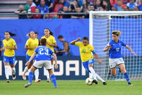 Marta Brazil 10 with ball at own penalty area, 18 06 2019, Valenciennes France , Football, FIFA Womens World Cup 2019, Italy Brazil, FIFA REGULATIONS PROHIBIT ANY USE OF PHOTOGRAPHS AS IMAGE SEQUENCES AND OR QUASI VIDEO xmkx