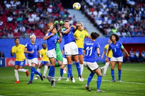 Air duel Laura Giuliani Goalkeeper, Italy 1 with Elisa Bartoli Italy 13 and Cristina Girelli Italy 10 try to prevent Monica 21 from heading, 18 06 2019, Valenciennes France , Football, FIFA Womens World Cup 2019, Italy Brazil, FIFA REGULATIONS PROHIBIT ANY USE OF PHOTOGRAPHS AS IMAGE SEQUENCES AND OR QUASI VIDEO xmkx