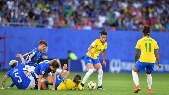 Elena Linari Italy 5 Manuela Giugliano Italy 23 Cristina Girelli Italy 10 and Marta Brazil 10 on the ground next to it Thaisa Brazil 5 maintains the ball, 18 06 2019, Valenciennes France , Football, FIFA Womens World Cup 2019, Italy Brazil, FIFA REGULATIONS PROHIBIT ANY USE OF PHOTOGRAPHS AS IMAGE SEQUENCES AND OR QUASI VIDEO xmkx