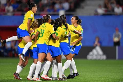 Jubel, Freuen, celebrate, happy, cheer , Goal Celebration Brazil 0 1, 18 06 2019, Valenciennes France , Soccer, FIFA Womens World Cup 2019, Italy Brazil, FIFA REGULATIONS PROHIBIT ANY USE OF PHOTOGRAPHS AS IMAGE SEQUENCES AND OR QUASI VIDEO xmkx