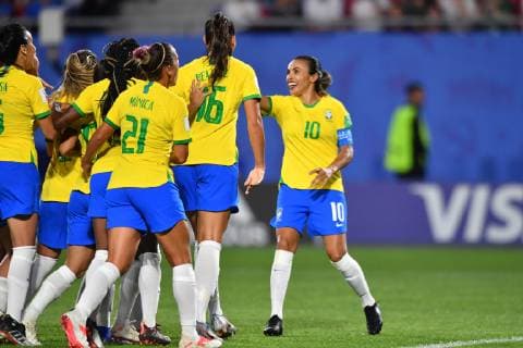 Jubel, Freuen, celebrate, happy, cheer , Goal Celebration Brazil 0 1, 18 06 2019, Valenciennes France , Soccer, FIFA Womens World Cup 2019, Italy Brazil, FIFA REGULATIONS PROHIBIT ANY USE OF PHOTOGRAPHS AS IMAGE SEQUENCES AND OR QUASI VIDEO xmkx