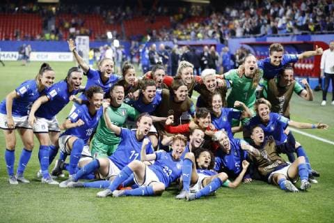 Brazil vs Italy VALENCIENNES, NO - 18.06.2019: BRAZIL VS ITALY - Italian team celebrates after winning Group C of the Women& 39;s World Cup after losing the match against Brazil 1-0, valid for the 2019 FIomen& 39;s World,Cup, held on Tuesday, Jy, June 18, 2019, at the Estádio de Hainaut in Valenciennes, France. (Photo: Richard Callis Fotoarena) x1749584x  RichardxCallis