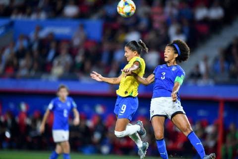 Headball, Headball Duel, Scene, Air Combat, Action, Debinha Brazil 9 Sara Gama Italy 3 , 18 06 2019, Valenciennes France , Football, FIFA Womens World Cup 2019, Italy Brazil, FIFA REGULATIONS PROHIBIT ANY USE OF PHOTOGRAPHS AS IMAGE SEQUENCES AND OR QUASI VIDEO xmkx
