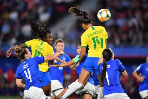 Kathleen Brazil 14 headed the ball on goal, 18 06 2019, Valenciennes France , Football, FIFA Womens World Cup 2019, Italy Brazil, FIFA REGULATIONS PROHIBIT ANY USE OF PHOTOGRAPHS AS IMAGE SEQUENCES AND OR QUASI VIDEO xmkx
