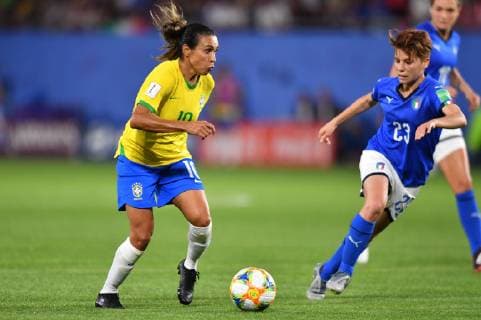 Marta Brazil 10 in the forward race against Manuela Giugliano Italy 23 , 18 06 2019, Valenciennes France , Football, FIFA Womens World Cup 2019, Italy Brazil, FIFA REGULATIONS PROHIBIT ANY USE OF PHOTOGRAPHS AS IMAGE SEQUENCES AND OR QUASI VIDEO xmkx