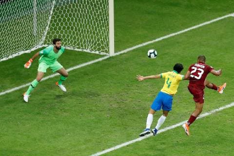 Brazilian Marcos (C) vies for the ball with Venezuelan Jose Rondon, during the Copa America 2019 Group A soccer match between Brazil and Venezuela, at Arena Fonte Nova Stadium in Salvador, Brazil, 18 June 2019. Brazil vs. Venezuela !ACHTUNG: NUR REDAKTIONELLE NUTZUNG!  Copyright: xRaulxSpinassex SCA0723 20190619-636965100200373025
