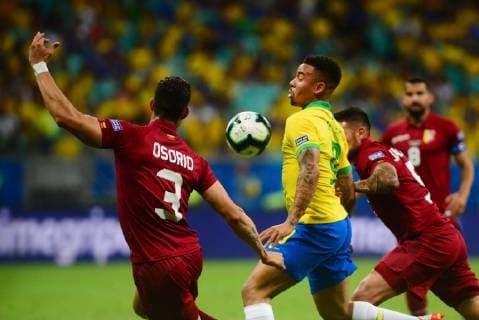 18th June 2019, Arena Fonte Nova, Salvador, Bahia, Brazil; Copa America Football Finals, Brazil versus Venezuela; Gabriel Jesus of Brazil controls the ball ahead of Yordan Osorio of Venezuela  ActionPlus12145417 AndersonxStevens