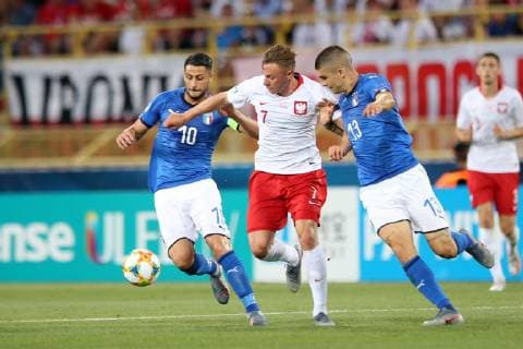 BOLONIA 19.06.2019 MECZ GRUPA A MISTRZOSTWA EUROPY U-21 W PILCE NOZNEJ 2019: WLOCHY - POLSKA --- 2019 UEFA EUROPEAN UNDER-21 CHAMPIONSHIP MATCH IN BOLOGNA: ITALY - POLAND ROLANDO MANDRAGORA SZYMON ZURKOWSKI GIANLUCA MANCINI FOT. PIOTR KUCZA FOTOPYK NEWSPIX.PL --- Newspix.pl  190619PYK0064