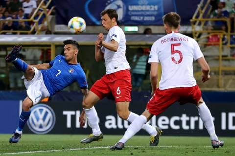 Lorenzo Pellegrini of Italy, Krystian Bielik, Pawel Bochniewicz of Poland Bologna 19 06 2019 Stadio Renato Dall Ara Football UEFA Under 21 Championship Italy 2019 Group Stage - Final Tournament Group A Italy - Poland Photo Cesare Purini Insidefoto cesarexpurini