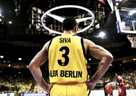 19 06 2019, xlakx, Basketball BBL Playoff Final Match 2, Alba Berlin FC Bayern Muenchen emspor, v l Back view Peyton Siva Alba Berlin , 3 Berlin