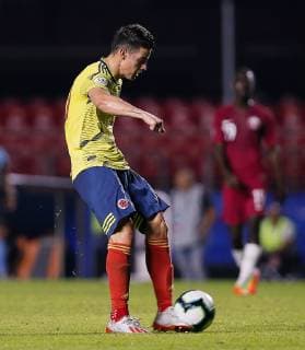 Colombia vs Qatar SÃO PAULO, SP - 19.06.2019: COLOMBIA VS QATAR - Colombia& 39ames RodrRodriguez crosses Colombia& 39;s Duván Zapata goal ng a match between Colombia and Qatar, validalid for the group stagethe 2019 Copa America, held eld this Wednesday (19) at the Morumbi Stadium in São Paulo, SP. (Photo: Marcelo Machado de Melo Fotoarena) x1750272x  MarceloxMachadoxdexMelo