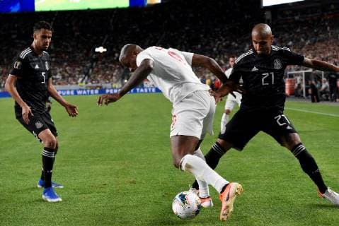 Canada forward Cyle Larin(c) fights for the ball against Mexico defender Luis Rodriguez (R) as Mexico defender Diego Reyes (L) looks on during the first half of the match between Canada and Mexico of the Gold Cup, at Broncos Stadium at Mile High in Denver, CO, USA, 19 June 2019. Canada vs Mexico !ACHTUNG: NUR REDAKTIONELLE NUTZUNG!  Copyright: xToddxPiersonx AME5034 20190620-636966065055886578