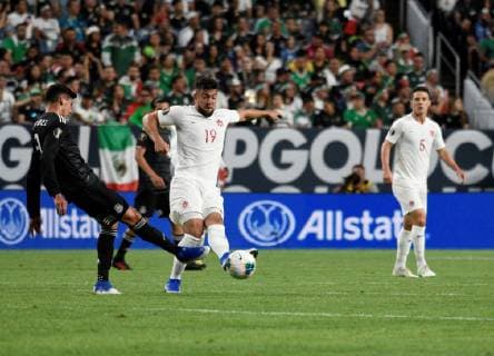 Canada forward Lucas Cavallini (C), kicks the ball away from Mexico defender Edson Alvarez (L) as Canada midfielder William Johnson (R) looks on during the first half of the Gold Cup match between Canada and Mexico, at Broncos Stadium at Mile High in Denver, CO, USA, 19 June 2019. Canada vs Mexico !ACHTUNG: NUR REDAKTIONELLE NUTZUNG!  Copyright: xToddxPiersonx COPAME1053 20190620-636966104926724012