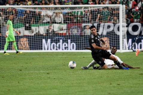 Mexico forward Raul Jimenez (L) vies for the ball against Canada defender Doneil Henry (R) during the second half of the Gold Cup match between Canada and Mexico, at Broncos Stadium at Mile High in Denver, CO, USA, 19 June 2019. Canada vs Mexico !ACHTUNG: NUR REDAKTIONELLE NUTZUNG!  Copyright: xToddxPiersonx AME5049 20190620-636966117805184047