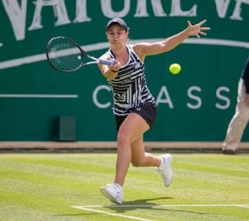 20th June 2019, Edgbaston Priory Club, Birmingham, England ; WTA, Tennis Damen Nature Valley Classic tennis tournament; Jennifer Brady (USA) versus Ashleigh Barty (AUS); Ashleigh Barty (AUS) running forehand  ActionPlus12145729 RogerxEvans