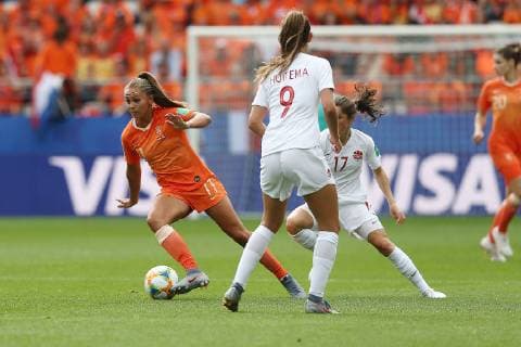 REIMS, 20-06-2019 ,Stade Auguste-Delaune, World Championship, WM, Weltmeisterschaft 2019 , Nederland - Canada Women , Netherlands player Lieke Martens and Canada player Jessie Fleming during the match Nederland - Canada Women Nederland - Canada Women  x3721855x Copyright: