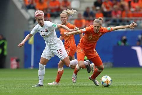 REIMS, 20-06-2019 ,Stade Auguste-Delaune, World Championship, WM, Weltmeisterschaft 2019 , Nederland - Canada Women , Canada player Sophie Schmidt and Netherlands player Vivianne Miedema during the match Nederland - Canada Women Nederland - Canada Women  x3721897x Copyright: