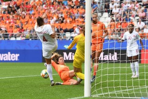 (l-r) Shelina Zadorsky of Canada women, Danielle van de Donk of Netherlands women, goalkeeper Stephanie Labbe of Canada women, Lieke Martens of Netherlands women during the FIFA Women s World Cup France 2019 group E match between The Netherlands and Canada at Stade Auguste-Delaune on June 20, 2019 in Reims, France FIFA Women s World Cup France 2019 2018 2019 xVIxVIxImagesx xGerritxvanxKeulenxIVx 14780916