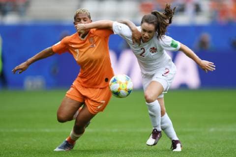 (l-r) Shanice van de Sanden of Netherlands women, Allysha Chapman of Canada women during the FIFA Women s World Cup France 2019 group E match between The Netherlands and Canada at Stade Auguste-Delaune on June 20, 2019 in Reims, France FIFA Women s World Cup France 2019 2018 2019 xVIxVIxImagesx xGerritxvanxKeulenxIVx 14780932