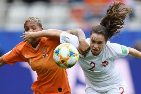 (l-r) Shanice van de Sanden of Netherlands women, Allysha Chapman of Canada women during the FIFA Women s World Cup France 2019 group E match between The Netherlands and Canada at Stade Auguste-Delaune on June 20, 2019 in Reims, France FIFA Women s World Cup France 2019 2018 2019 xVIxVIxImagesx xGerritxvanxKeulenxIVx 14780938