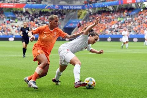 (l-r) Shanice van de Sanden of Netherlands women, Allysha Chapman of Canada women during the FIFA Women s World Cup France 2019 group E match between The Netherlands and Canada at Stade Auguste-Delaune on June 20, 2019 in Reims, France FIFA Women s World Cup France 2019 2018 2019 xVIxVIxImagesx xGerritxvanxKeulenxIVx 14780940