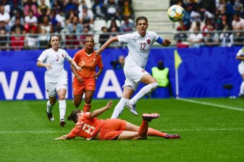 Sherida Spitse (Pays Bas) vs Christine Sinclair (Canada) FOOTBALL : Pays Bas vs Canada - Coupe du Monde Feminine - Reims - 20 06 2019 JBAutissier Panoramic 