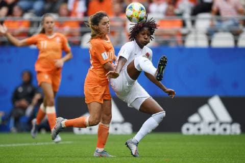 (l-r) Danielle van de Donk of Netherlands women, Kadeisha Buchanan of Canada women during the FIFA Women s World Cup France 2019 group E match between The Netherlands and Canada at Stade Auguste-Delaune on June 20, 2019 in Reims, France FIFA Women s World Cup France 2019 2018 2019 xVIxVIxImagesx xGerritxvanxKeulenxIVx 14781226