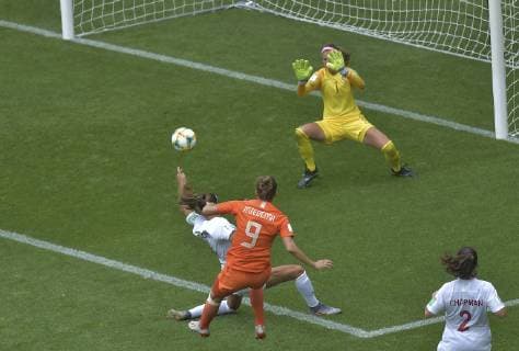 Viviane Miedema vs Stephanie Labbe FOOTBALL : Coupe du Monde femine france 2019 - Netherlands vs Canada - 20 06 2019 MAO Panoramic 
