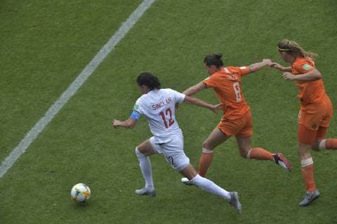 Christine Sinclair vs Sherida Spitse FOOTBALL : Coupe du Monde femine france 2019 - Netherlands vs Canada - 20 06 2019 MAO Panoramic 