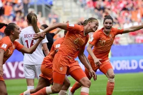 Joie des joueuses des Pays Bas apres le but de Anouk Dekker (Pays Bas) FOOTBALL : Pays Bas vs Canada - Coupe du Monde Feminine - Reims - 20 06 2019 JBAutissier Panoramic 