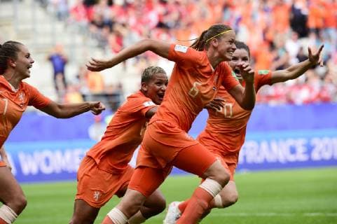 Joie des joueuses des Pays Bas apres le but de Anouk Dekker (Pays Bas) FOOTBALL : Pays Bas vs Canada - Coupe du Monde Feminine - Reims - 20 06 2019 JBAutissier Panoramic 