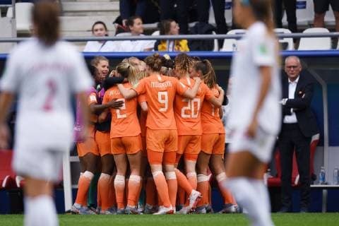 (l-r) Desiree van Lunteren of Netherlands women, Jackie Groenen of Netherlands women, Anouk Dekker of Netherlands women, Dominique Bloodworth of Netherlands women, Lieke Martens of Netherlands women, Vivianne Miedema of Netherlands women during the FIFA Women s World Cup France 2019 group E match between The Netherlands and Canada at Stade Auguste-Delaune on June 20, 2019 in Reims, France FIFA Women s World Cup France 2019 2018 2019 xVIxVIxImagesx xGerritxvanxKeulenxIVx 14781501